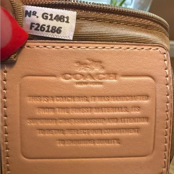 Coach Leather Peyton Tote Bag w/ matching wallet GUC - Picture 8 of 15